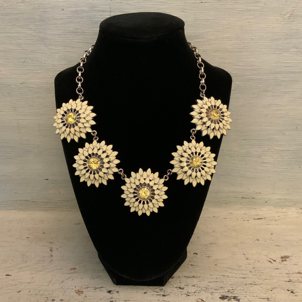 Bold Floral Daisy Motif Medallion Cluster Bib Statement Necklace 16.5-19.5" GC